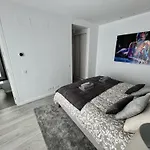 42 - Penthouse A Cancelada شقة إِستيبونا
